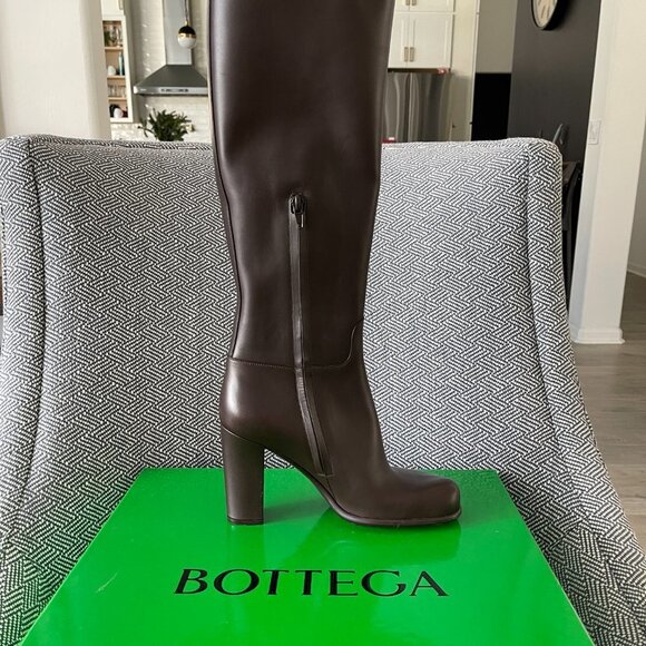BOTTEGA VENETA 677272 Women's Tall Brown Leather heeled Boots Shoes, $1750 New - Picture 15 of 15